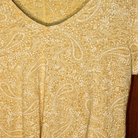 GAP 100% Cotton V-Neck Easy Tee in Yellow Paisley - Picture 3 of 6